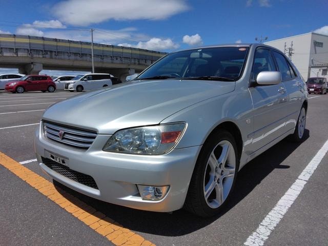 Toyota ALTEZZA 2000 — фото автомобиля 1