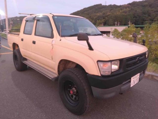 Toyota HILUX 2004 — фото автомобиля