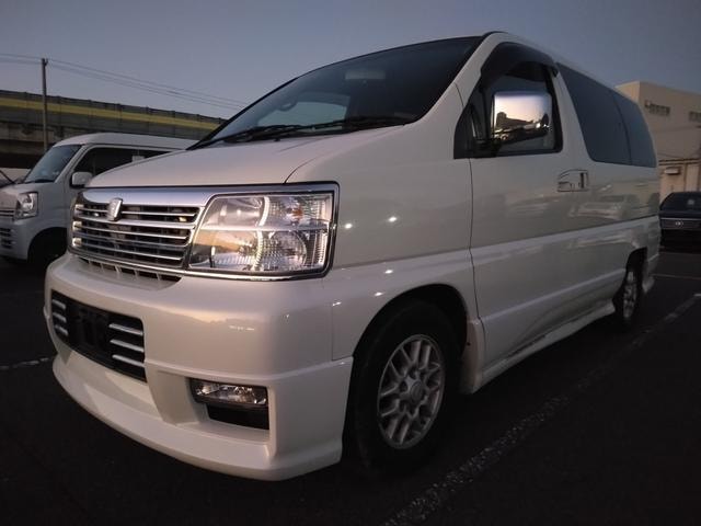 Nissan ELGRAND 2001 — фото автомобиля 1
