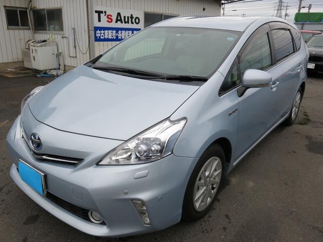 Toyota PRIUS ALPHA 2011 — фото автомобиля 1