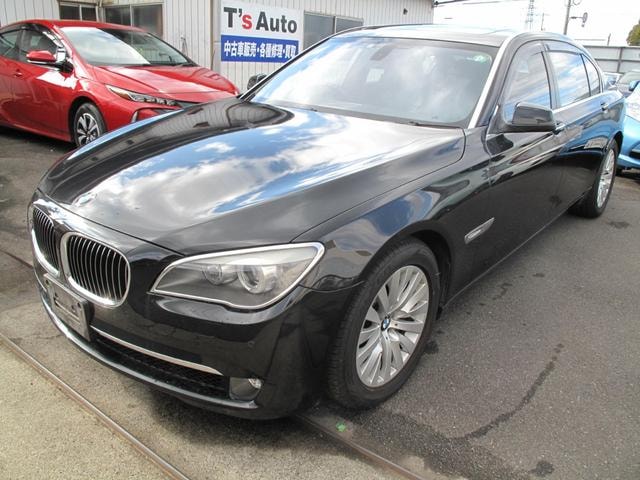 Bmw 7 SERIES 2012 — фото автомобиля
