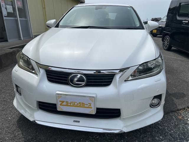 Lexus CT 2011 — фото автомобиля 1