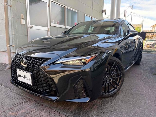 Lexus IS 2023 — фото автомобиля