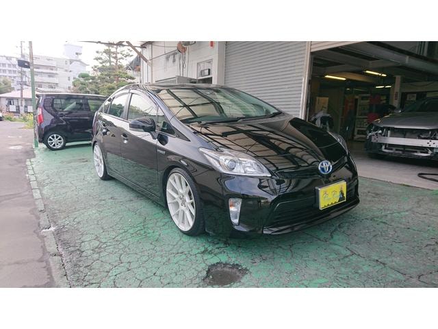 Toyota PRIUS 2012 — фото автомобиля 1