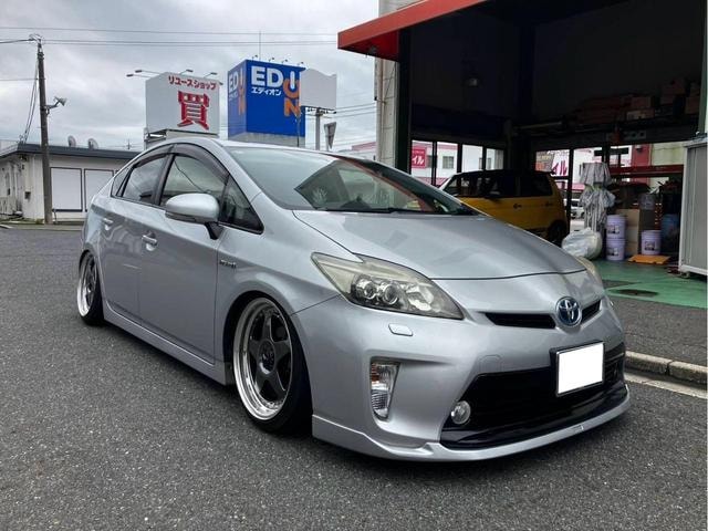 Toyota PRIUS 2012 — фото автомобиля
