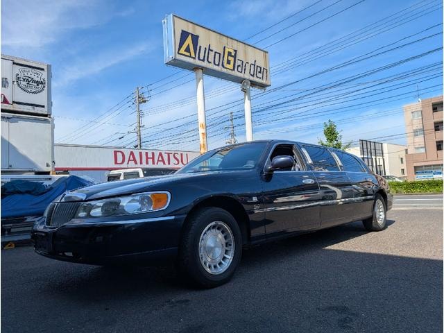 Lincoln TOWNCAR 2000 — фото автомобиля 1