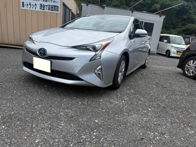Toyota PRIUS 2016 — фото автомобиля 1