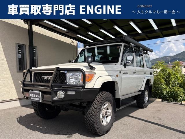 Toyota LAND CRUISER 70 2015 — фото автомобиля