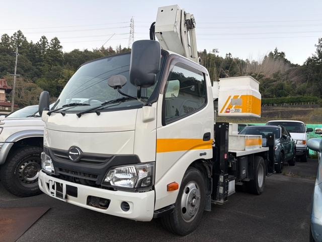 Hino DUTRO 2017 — фото автомобиля 1