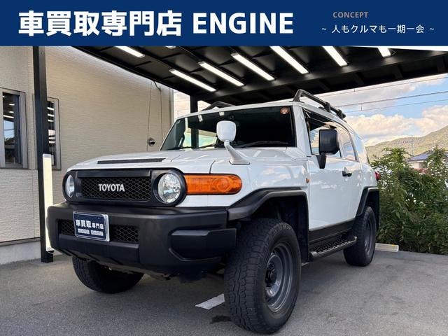 Toyota FJ CRUISER 2013 — фото автомобиля