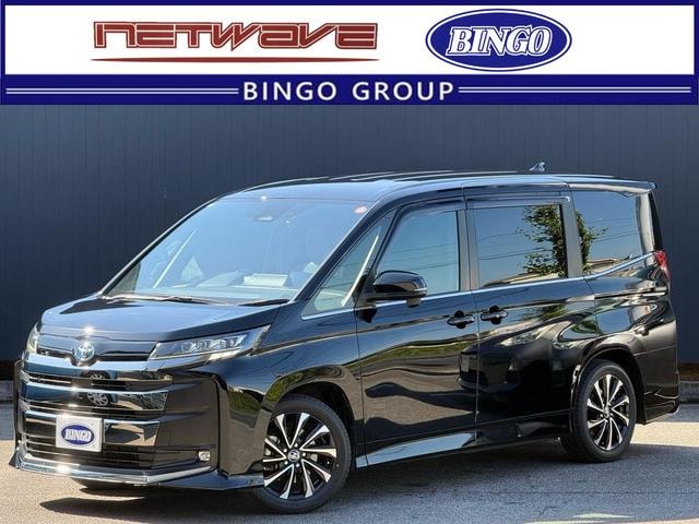 Toyota NOAH 2022 — фото автомобиля 1