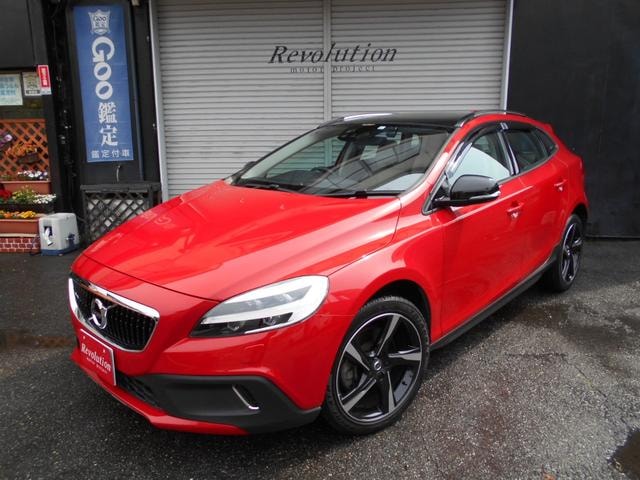 Volvo V40 2017 — фото автомобиля 1