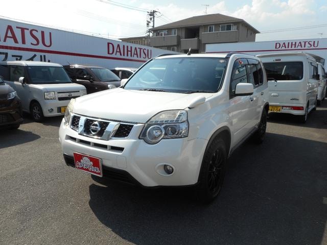 Nissan X-TRAIL 2012 — фото автомобиля