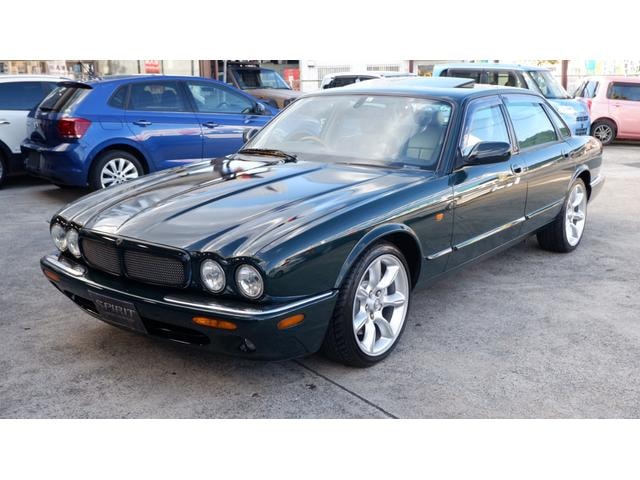 Jaguar XJ 2000 — фото автомобиля 1