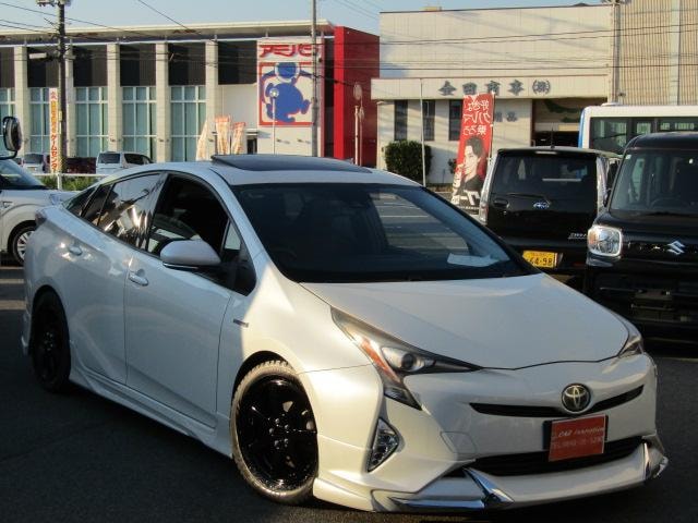 Toyota PRIUS 2015 — фото автомобиля 1