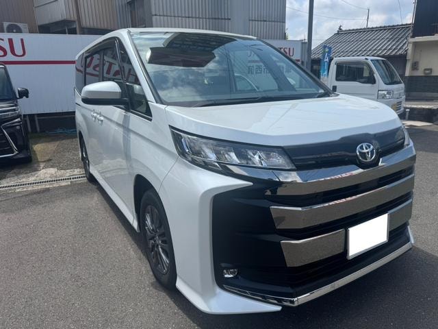 Toyota NOAH 2026 — фото автомобиля 1
