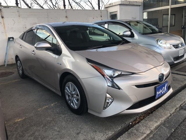 Toyota PRIUS 2016 — фото автомобиля 1