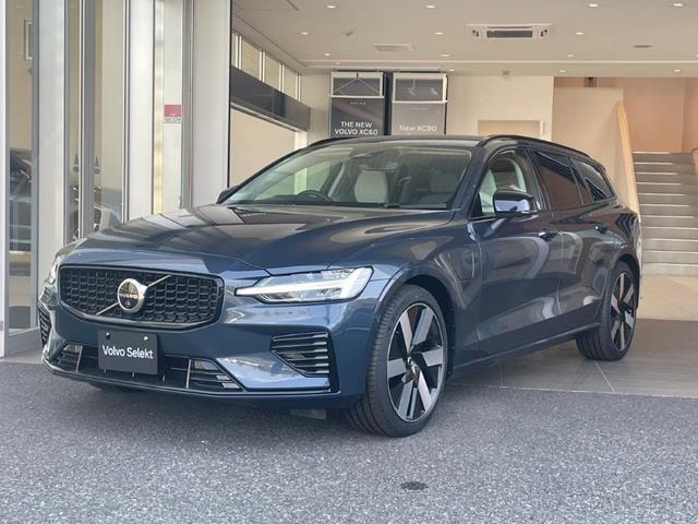Volvo V60 2025 — фото автомобиля