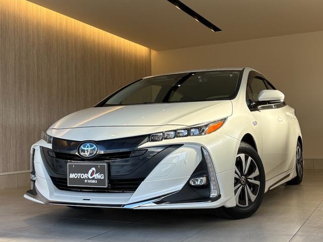 Toyota PRIUS PHV 2020 — фото автомобиля