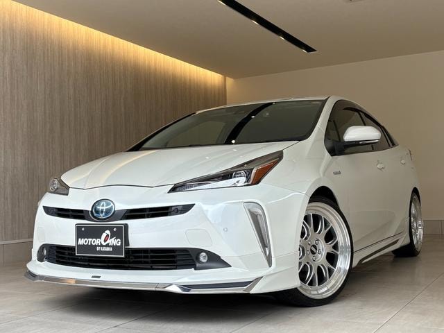 Toyota PRIUS 2019 — фото автомобиля 1