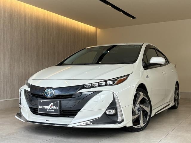 Toyota PRIUS PHV 2020 — фото автомобиля 1
