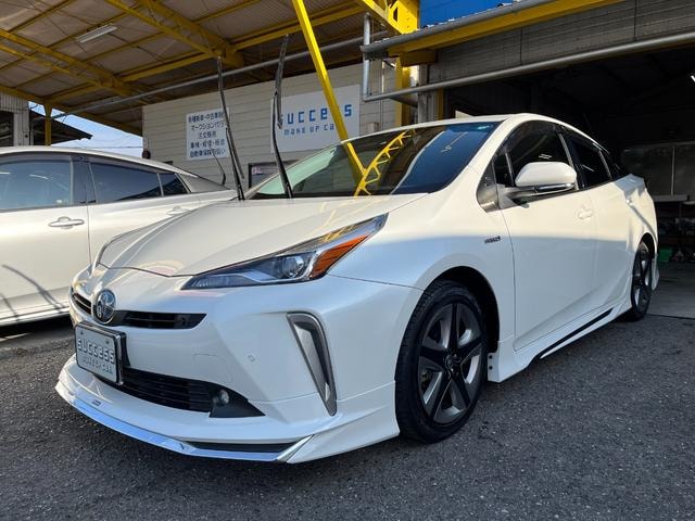Toyota PRIUS 2019 — фото автомобиля 1