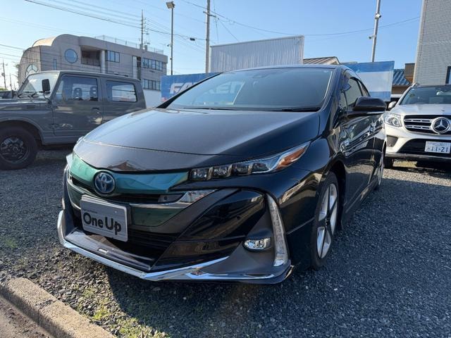 Toyota PRIUS PHV 2017 — фото автомобиля 1