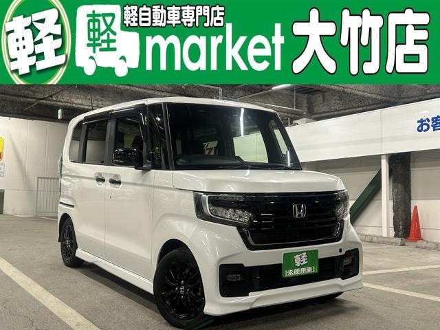 Honda N-BOX CUSTOM 2022 — фото автомобиля 1