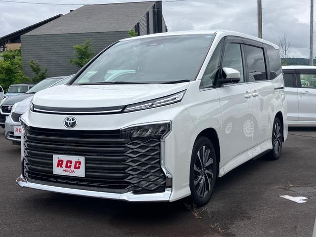 Toyota VOXY 2023 — фото автомобиля 1