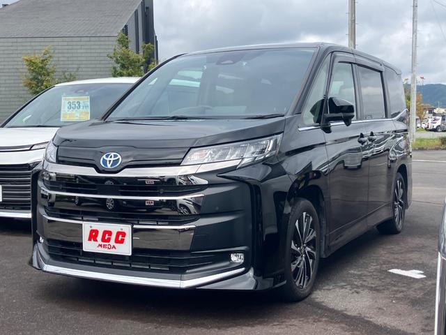 Toyota NOAH 2023 — фото автомобиля 1