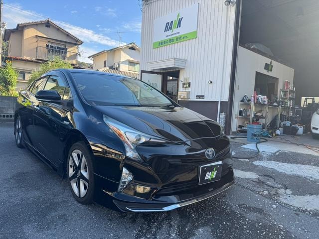 Toyota PRIUS 2017 — фото автомобиля 1