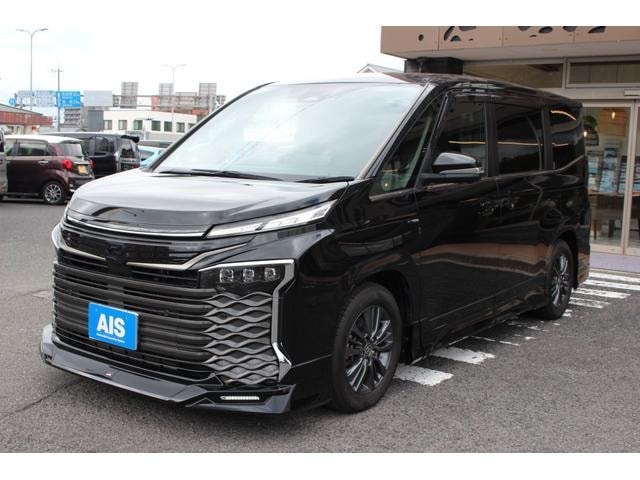 Toyota VOXY 2023 — фото автомобиля 1