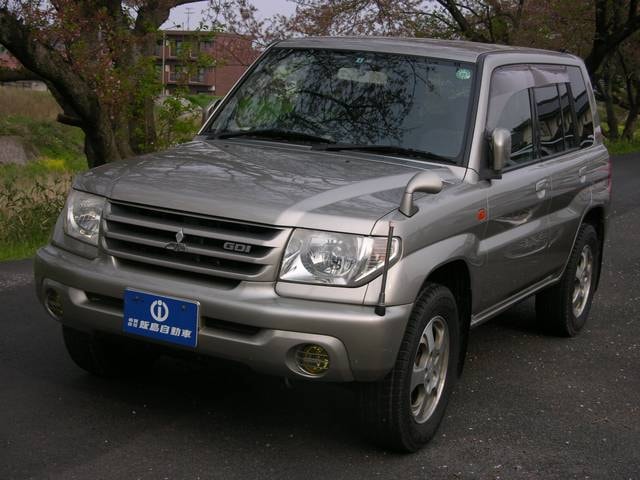 Mitsubishi PAJERO IO 2001 — фото автомобиля