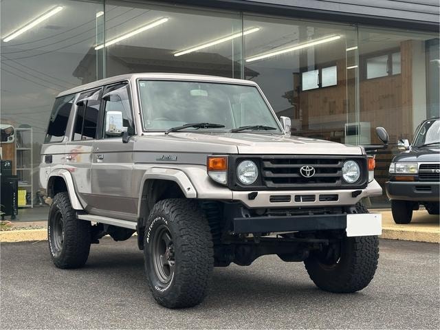 Toyota LAND CRUISER 70 2001 — фото автомобиля
