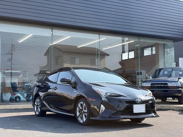 Toyota PRIUS 2018 — фото автомобиля 1