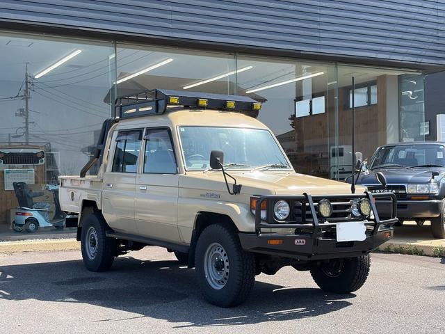 Toyota LAND CRUISER 70 2003 — фото автомобиля