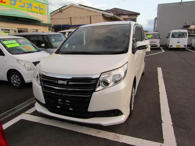 Toyota NOAH 2015 — фото автомобиля 1