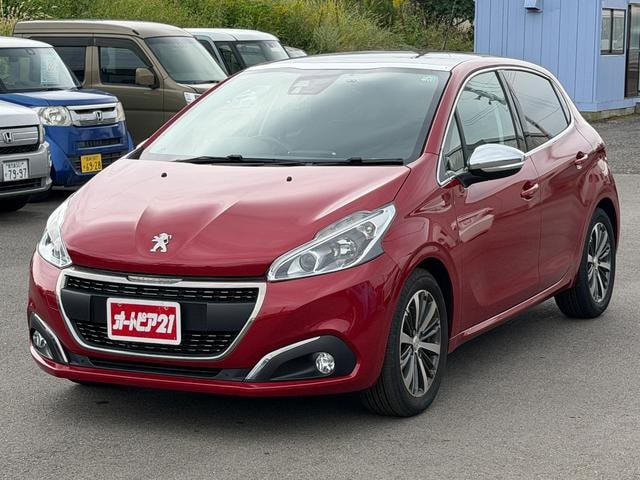 Peugeot 208 2016 — фото автомобиля