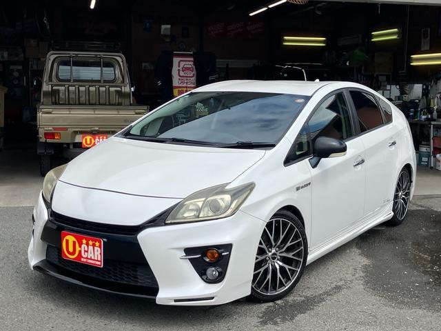 Toyota PRIUS 2012 — фото автомобиля 1