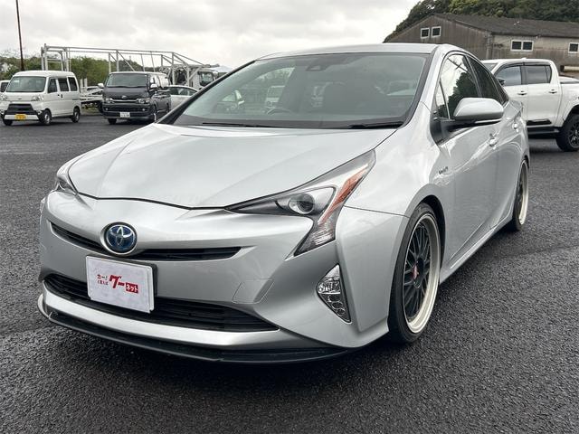 Toyota PRIUS 2015 — фото автомобиля 1