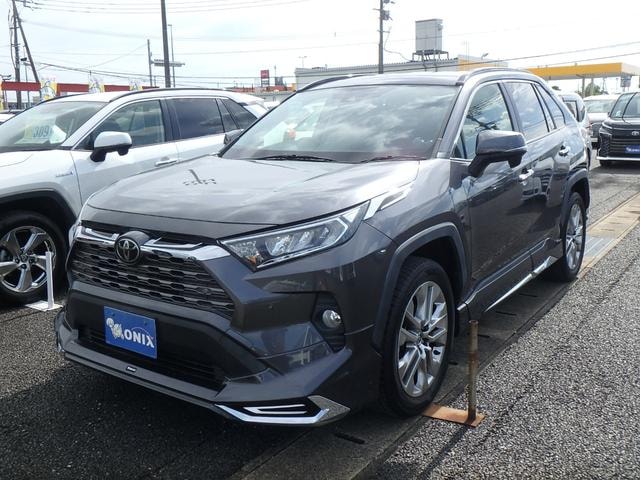 Toyota RAV4 2021 — фото автомобиля