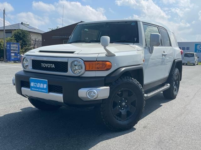 Toyota FJ CRUISER 2015 — фото автомобиля
