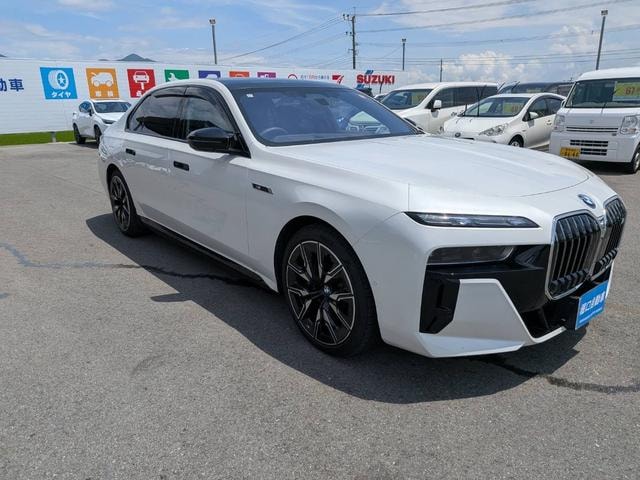 Bmw i7 2023 — фото автомобиля