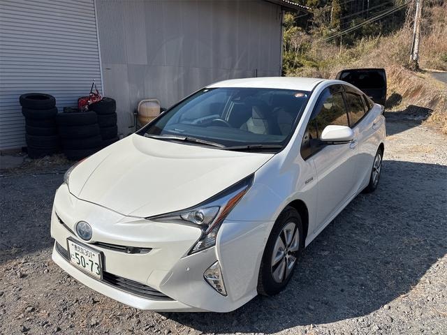 Toyota PRIUS 2016 — фото автомобиля 1