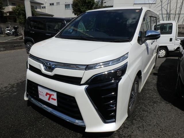 Toyota VOXY 2021 — фото автомобиля 1