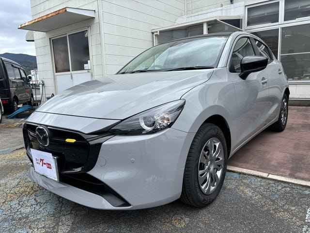 Mazda 2 2023 — фото автомобиля 1