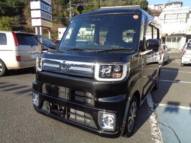 Daihatsu WAKE 2018 — фото автомобиля 1