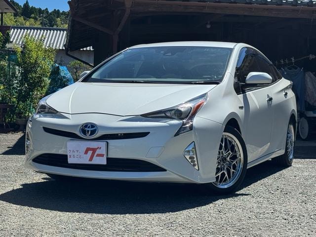 Toyota PRIUS 2016 — фото автомобиля 1