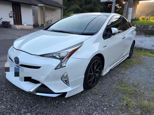 Toyota PRIUS 2017 — фото автомобиля 1