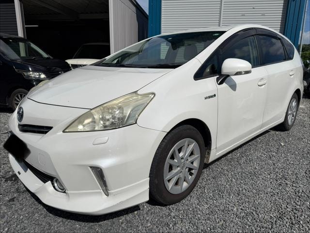 Toyota PRIUS ALPHA 2013 — фото автомобиля